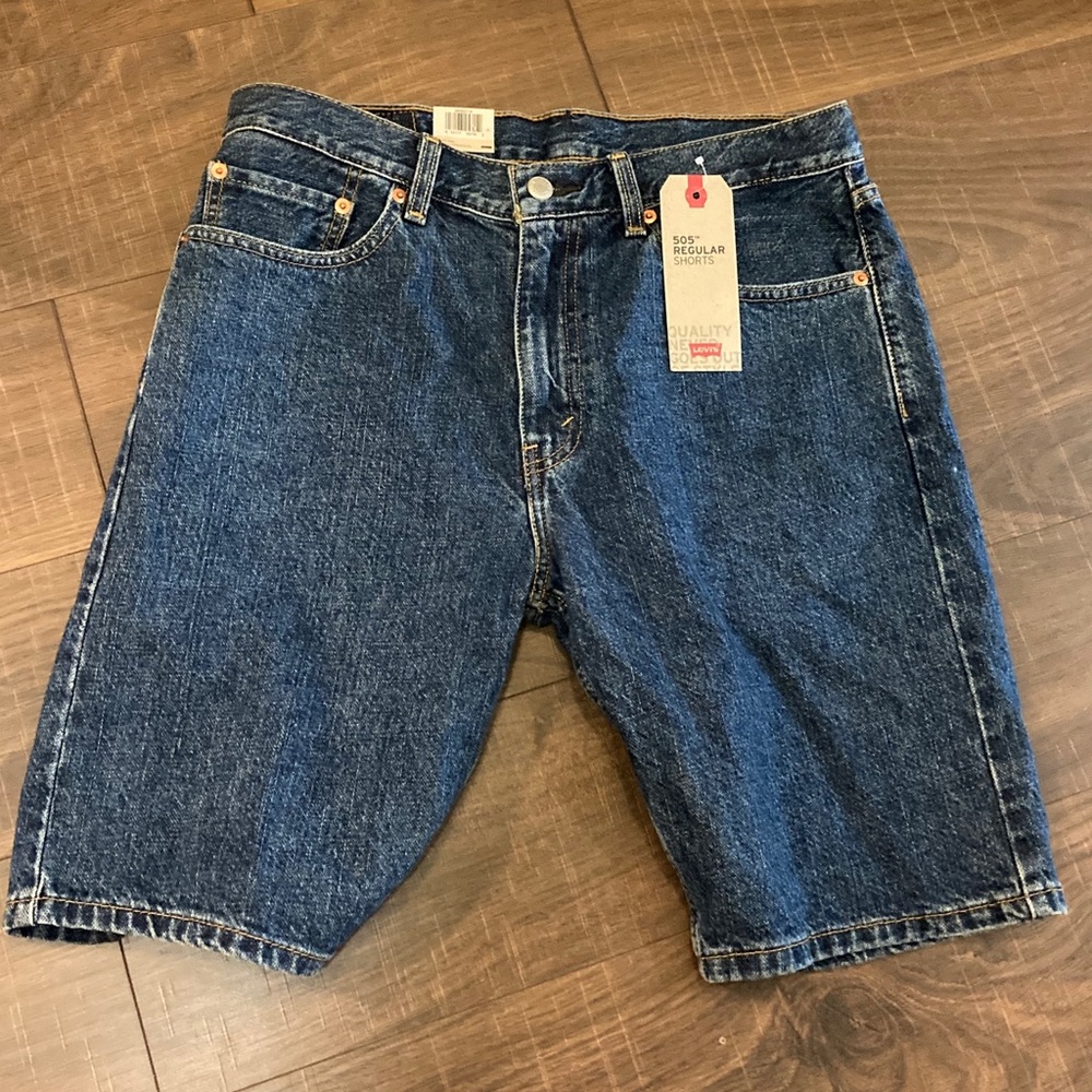 NWT MENS LEVI JEAN SHORTS 32” WAIST CLASSIC LOOK